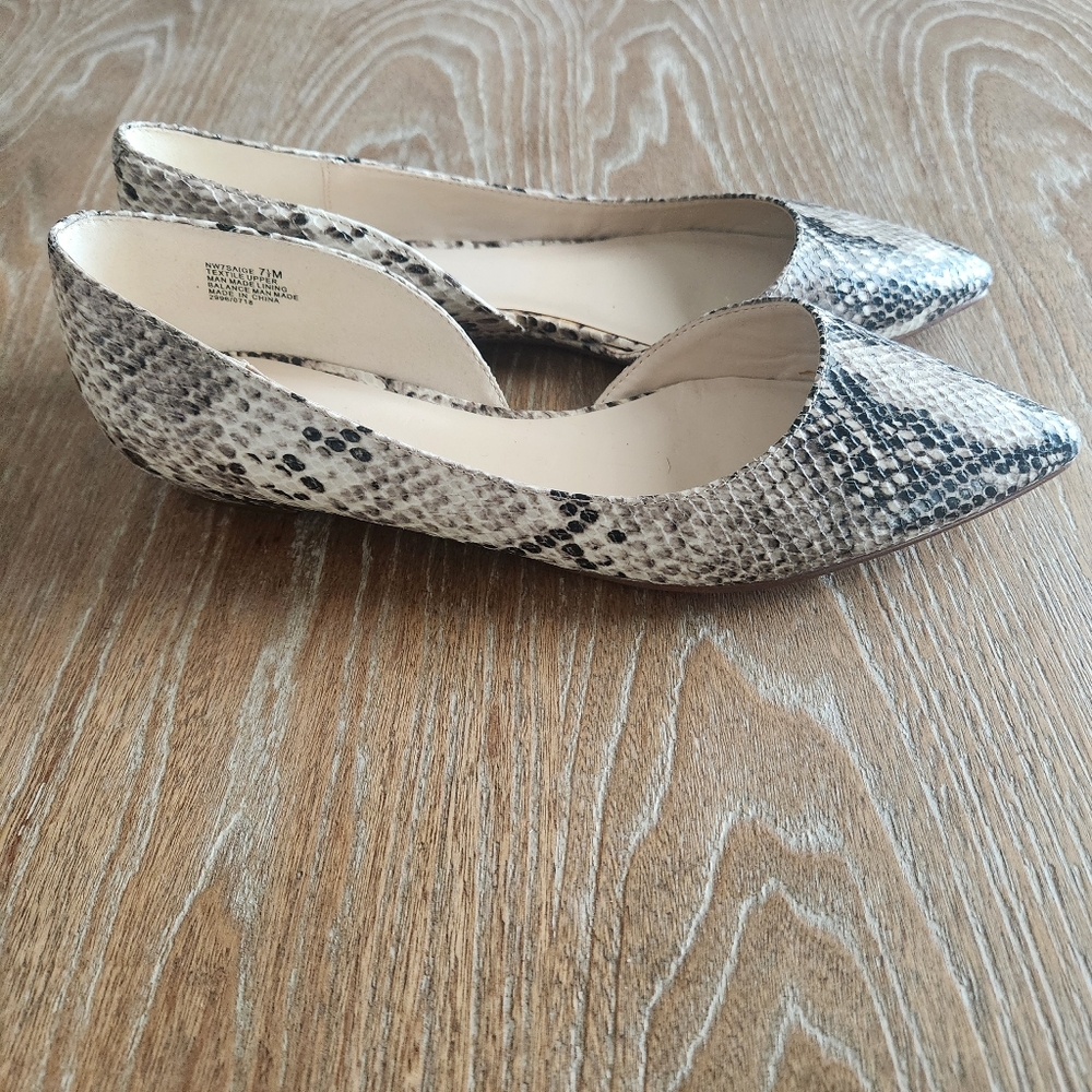 NINE WEST Snake Skin Pointed Toe Flats Women's Size 7.5‎